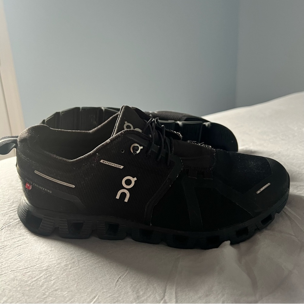 On Running Women’s Athletic Shoes Size 9